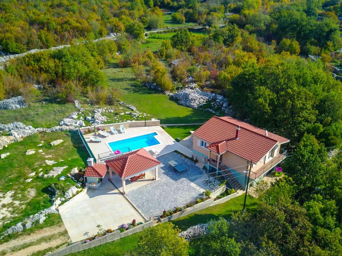 Villa Katja Омиш Экстерьер фото